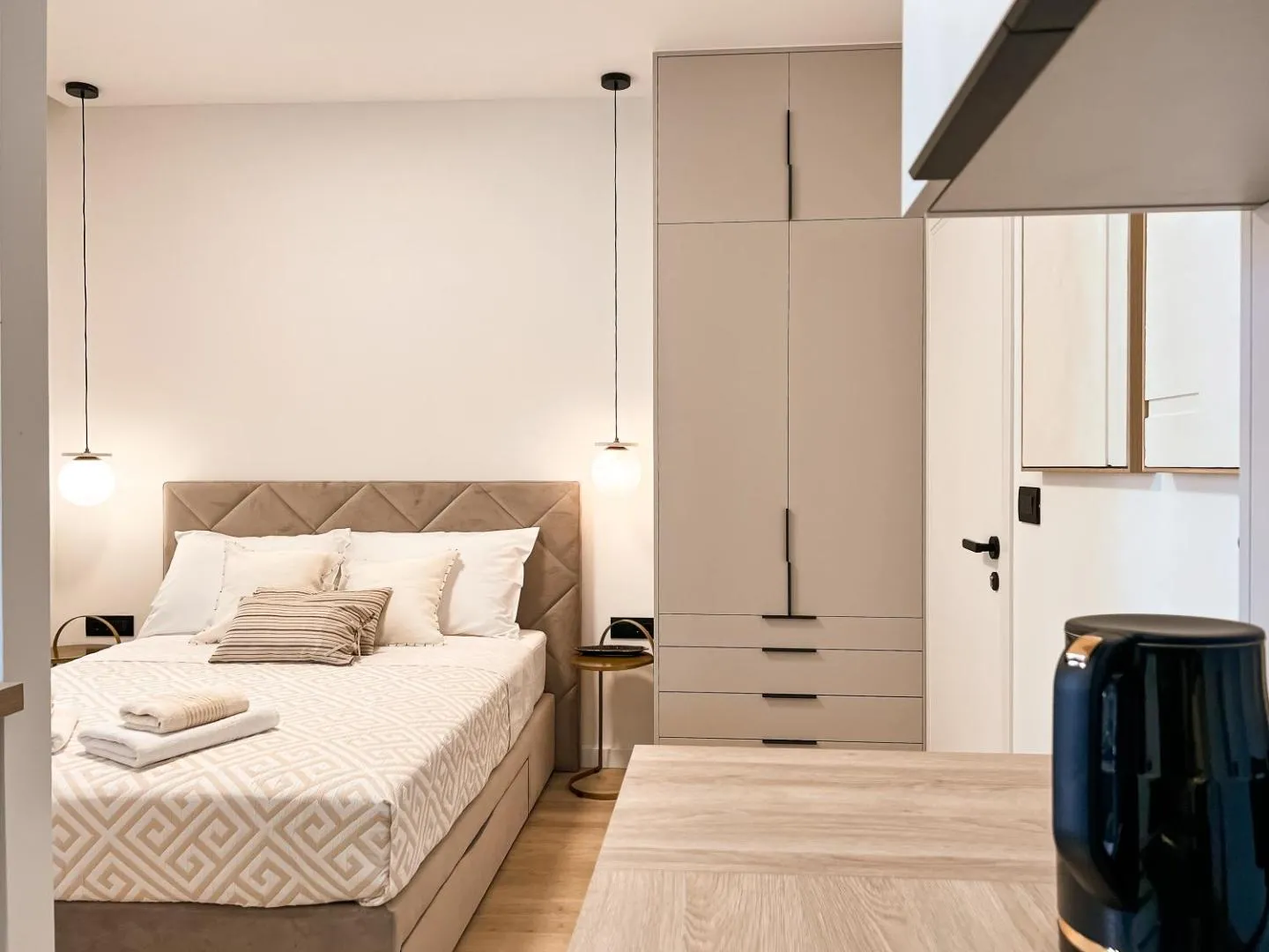 Amore - Bed and oak wardrobe