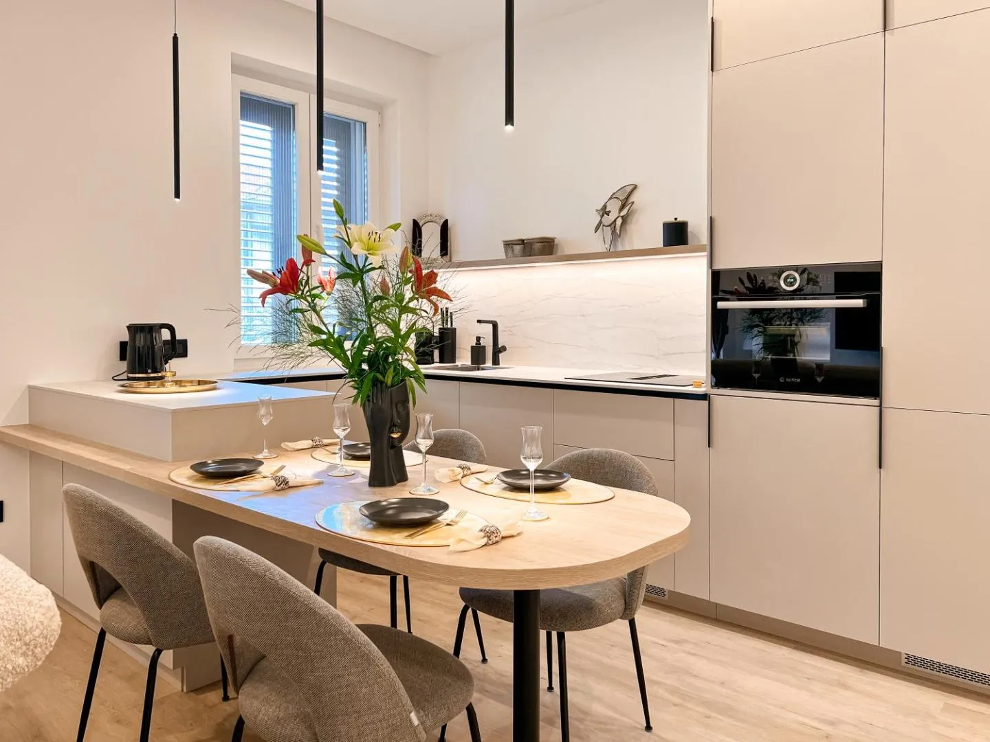 More - Dining nook