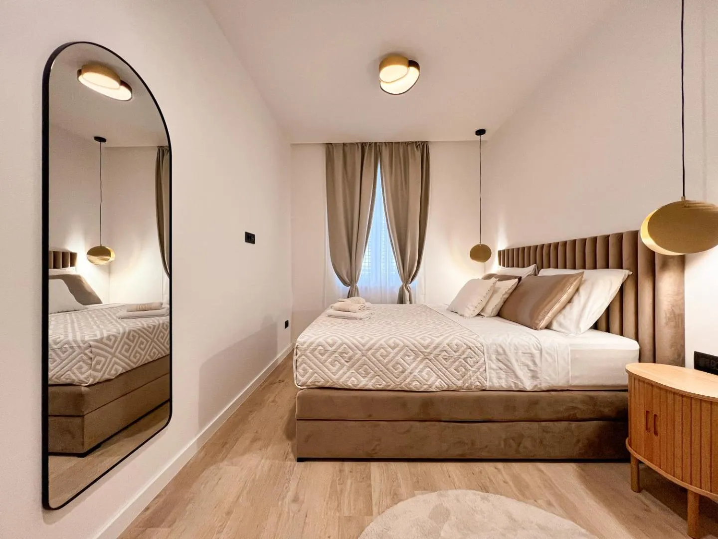 More - Bedroom mirror