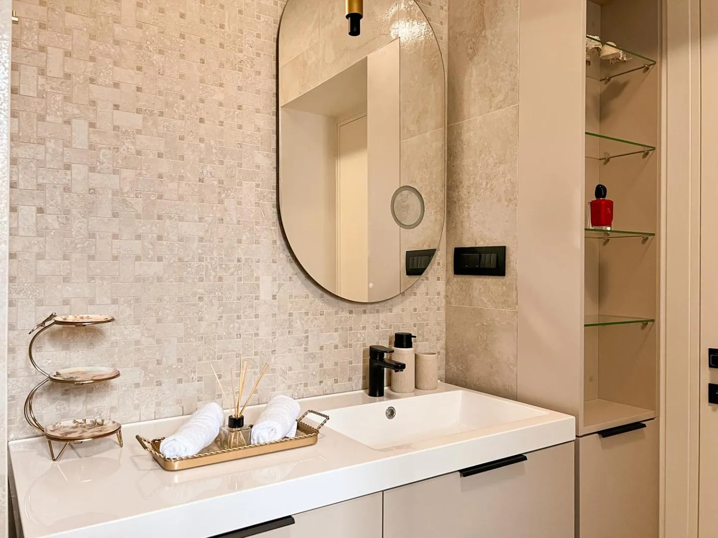 More - Bathroom with mosaic tiles